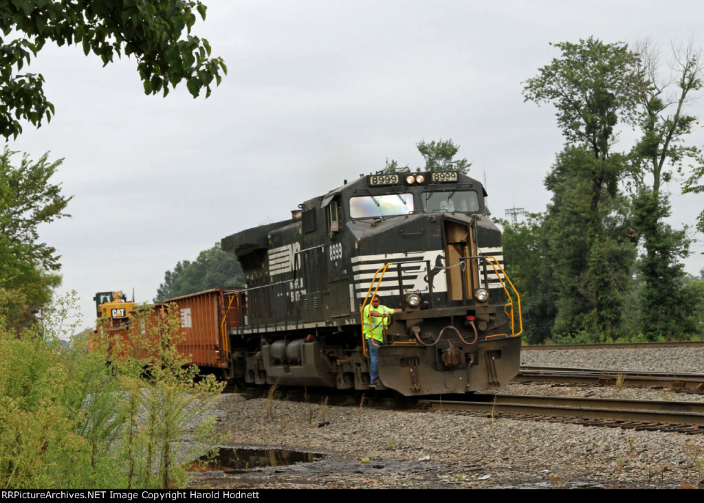 NS 8999 leads train 95Q up the yard lead at Aycock